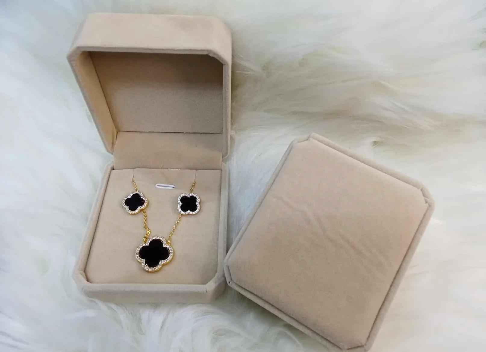 Black Mother Pearl Flower Necklace - Image 3