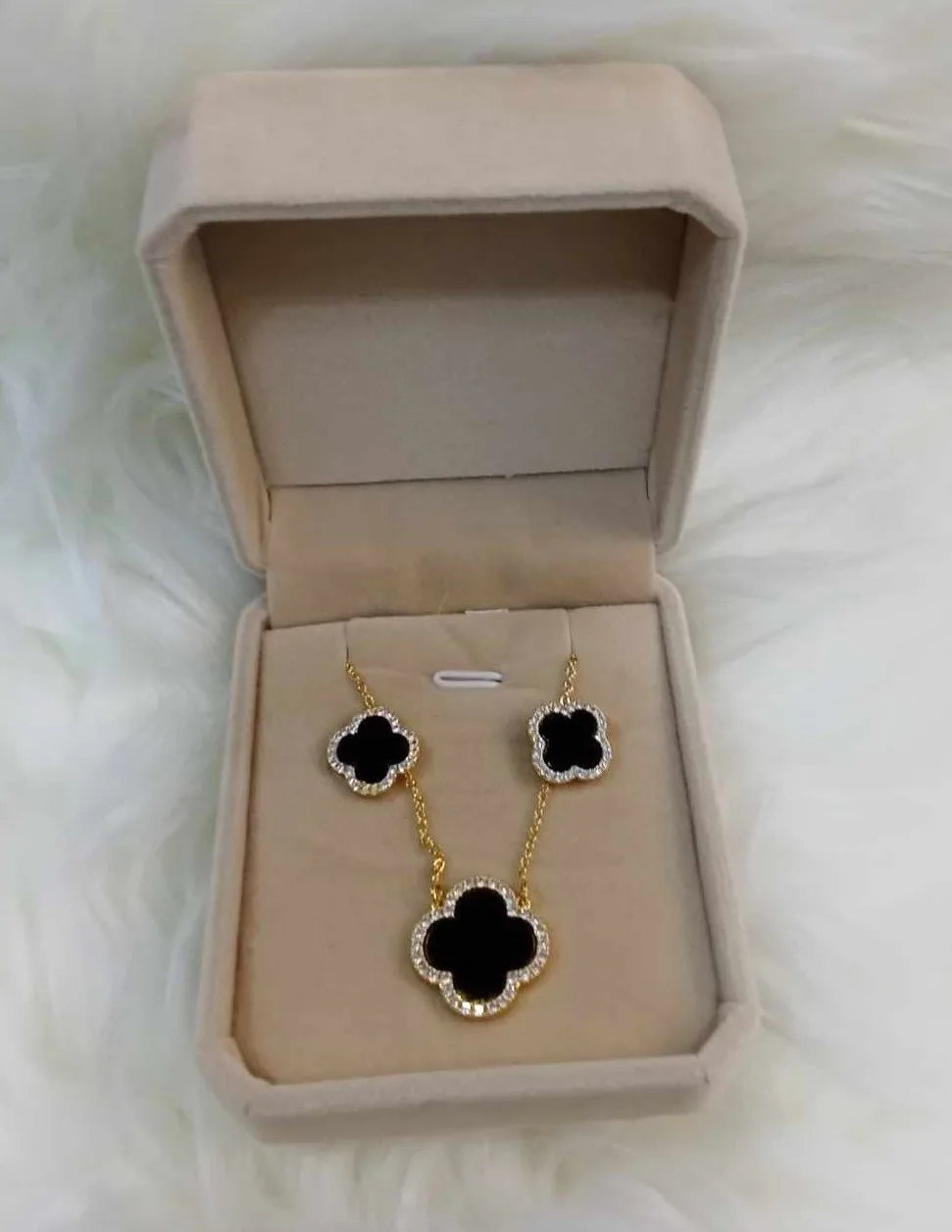 Black Mother Pearl Flower Necklace - Image 4